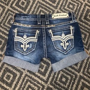 Women’s Rock Revival medium wash cuffed short